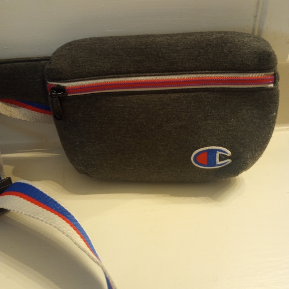 Champion crossbody/belt bag - Picture 3 of 9